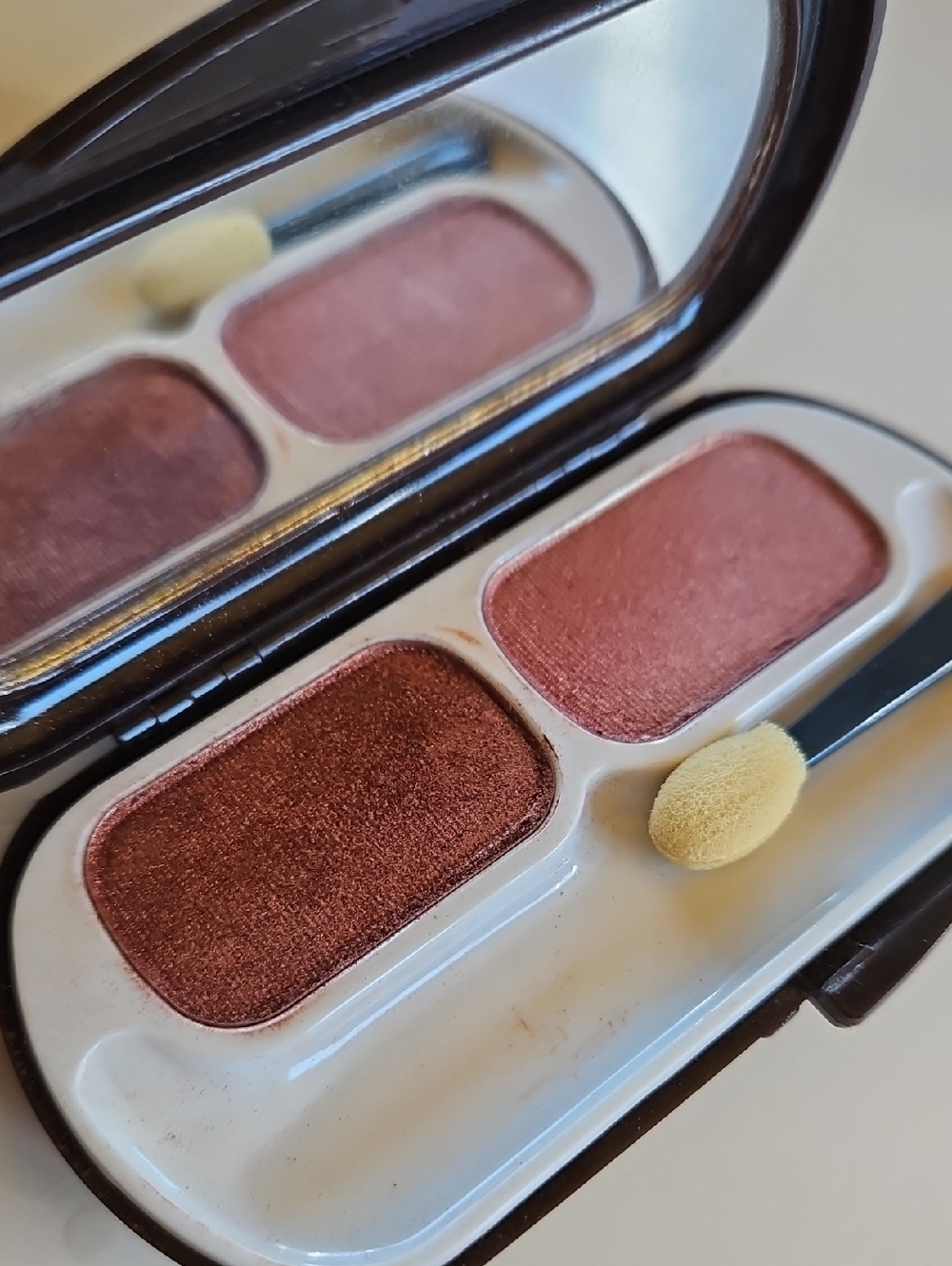 Ultima II Dual Pan Patina Eye Shadow - Burnished Gold and Gold Fantasy Disc. - Picture 5 of 5